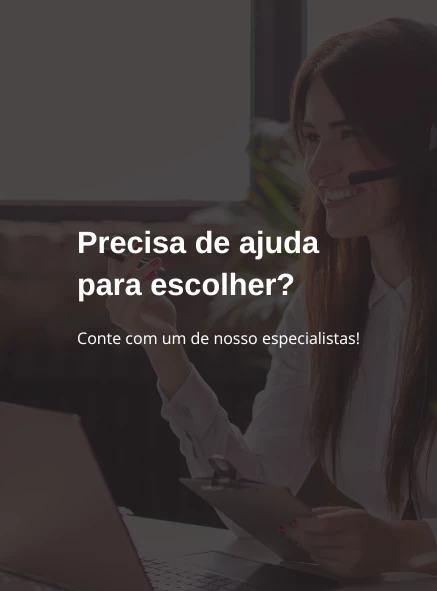 Moça realizindo atendimento pelo telefone de um cliente